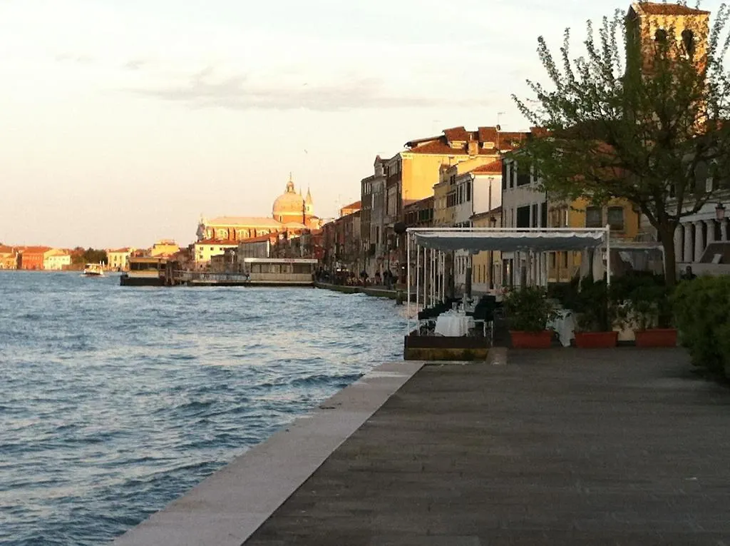 Venice Home 0*,